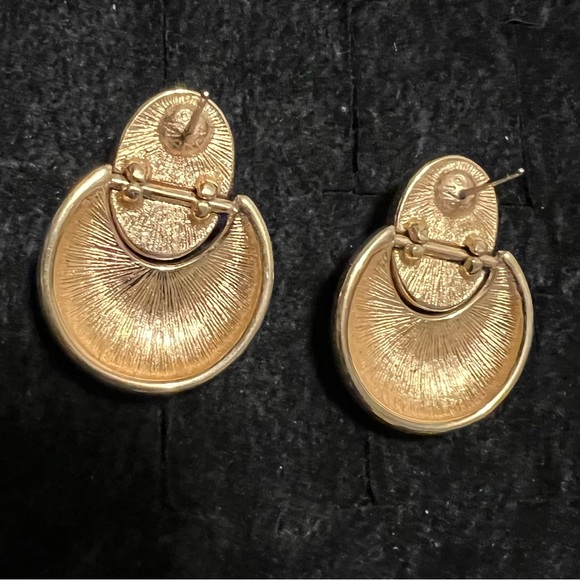 Elegant Gold toned and Blue Women's Earrings - Picture 3 of 3